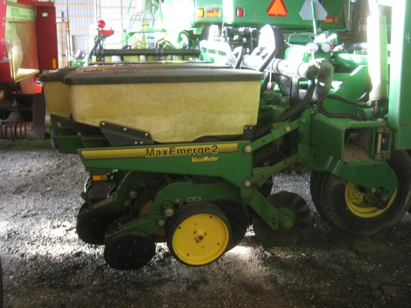 Planting Equipment  John Deere 1780 Planter Photo